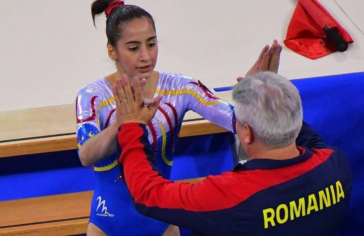 Doi gimnaşti arădeni de lot naţional, remarcaţi de Andreea Răducan