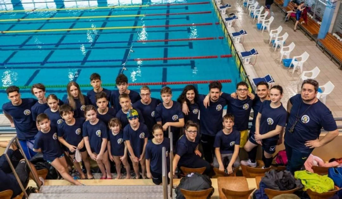 Doi înotători de la Gloria Arad, pe podium în Ungaria