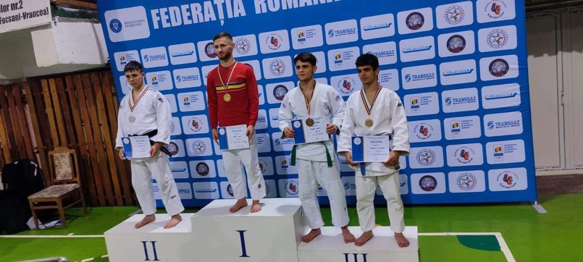 Doi judoka arădeni pe podium la finala naţională a juniorilor, medalii şi la Cupa României de sambo!