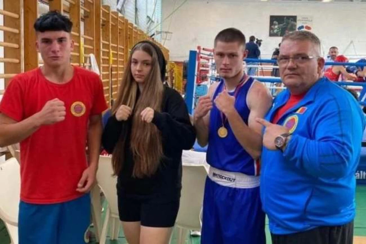 Doi pugiliști arădeni au luat medalii în ringul unor turnee din Ungaria și Bosnia
