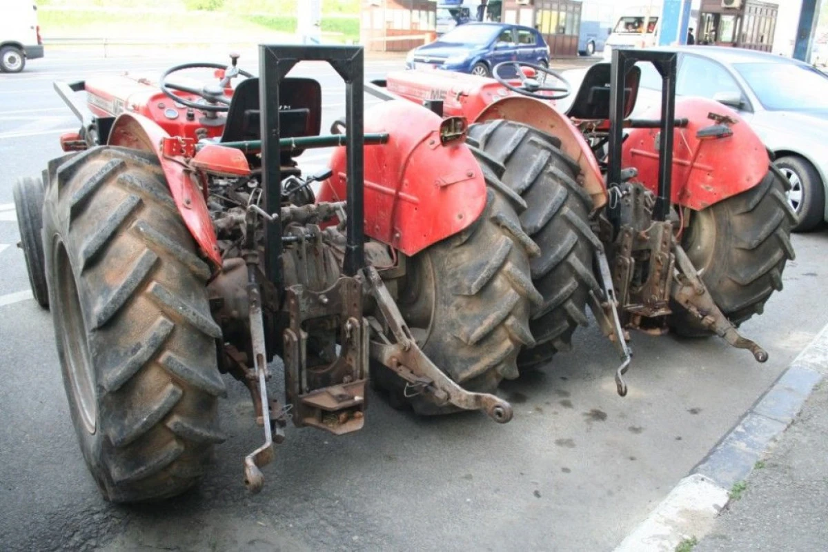 DOI ROMANI AU INCERCAT SA INTRODUCA IN TARA UTILAJE AGRICOLE CU ACTE FALSE