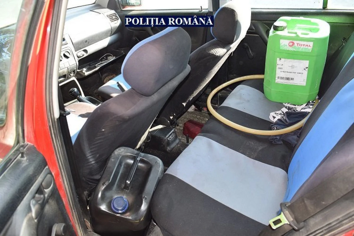 Doi tineri din Bârsa au fost prinși în timp ce furau combustibil dintr-o autoutilitară