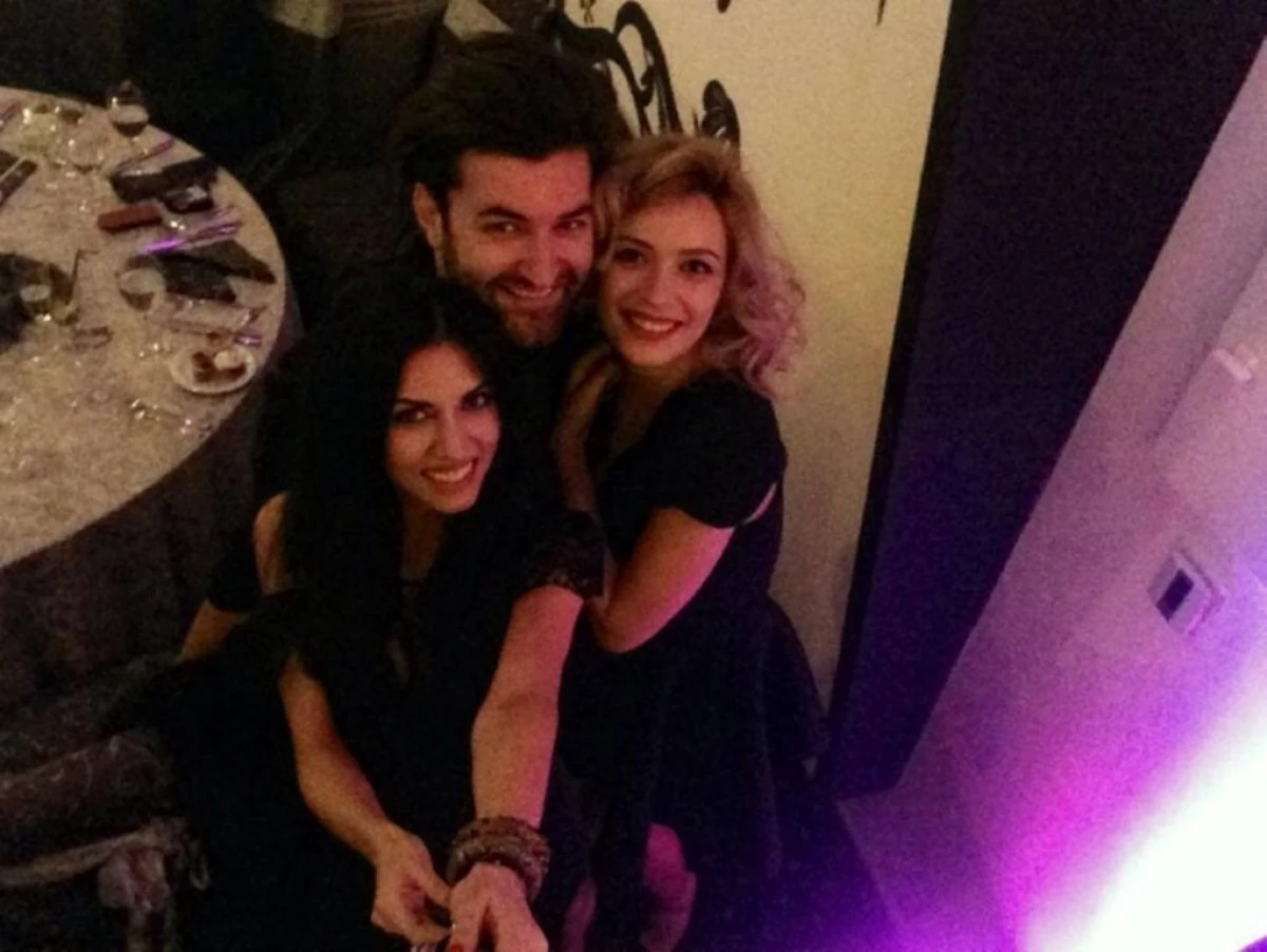 DOINITA OANCEA S-A DISTRAT COPIOS LA ZIUA ADELINEI! BRUNETA A FACUT SELFIE-URI LA GREU!