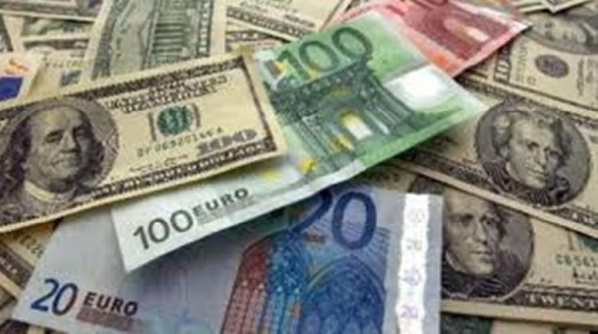 DOLARUL MAI ARE UN PAS SA INTRE SUB 4 LEI, DAR ANALISTII SE ASTEAPTA LA O REVENIRE IN FORTA