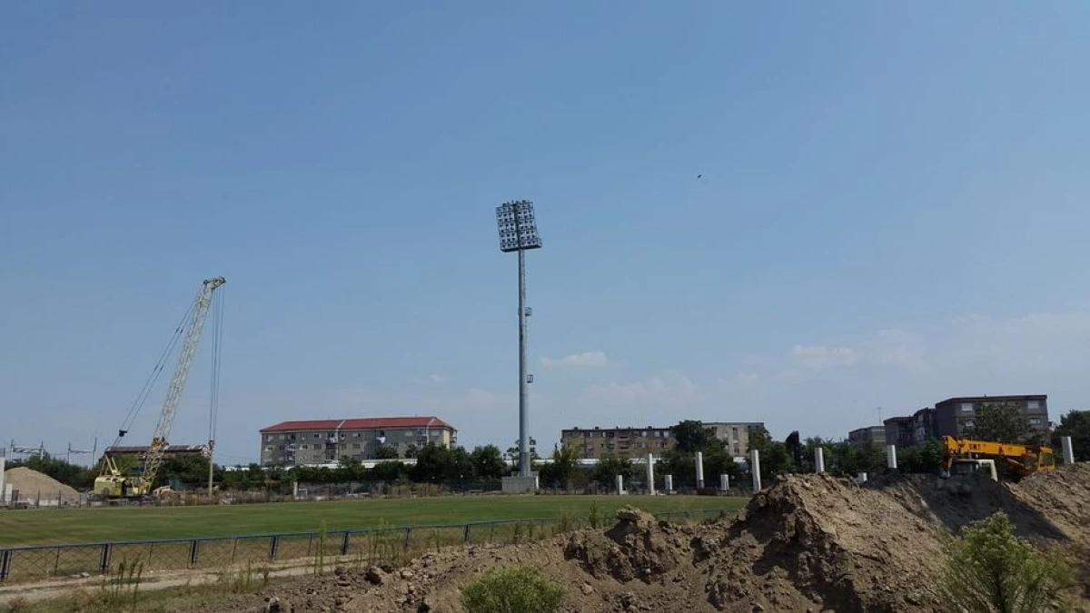 DOMNULE FALCA, CINE E INCOMPETENTUL CARE BLOCHEAZA LUCRARILE LA STADIONUL UTA? (FOTO)