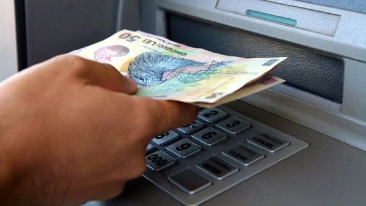 Dosar penal pentru un tânăr care a furat un card și a scos din bancomat peste 2000 de lei