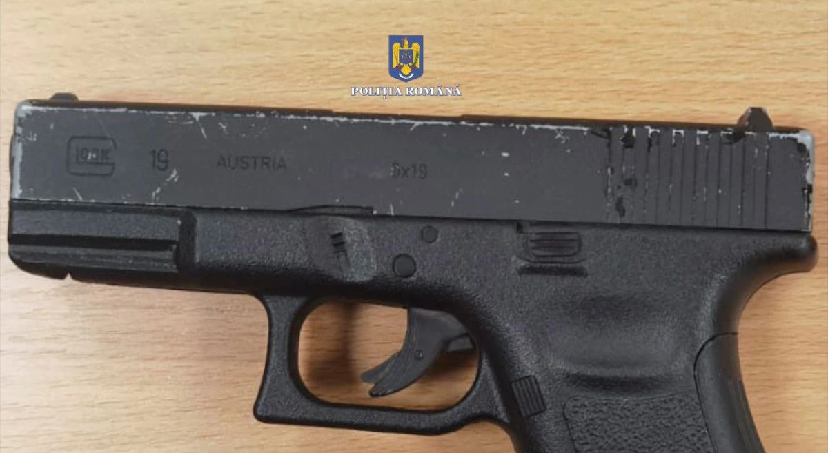 Dosar penal pentru un tânăr care deținea ilegal un pistol