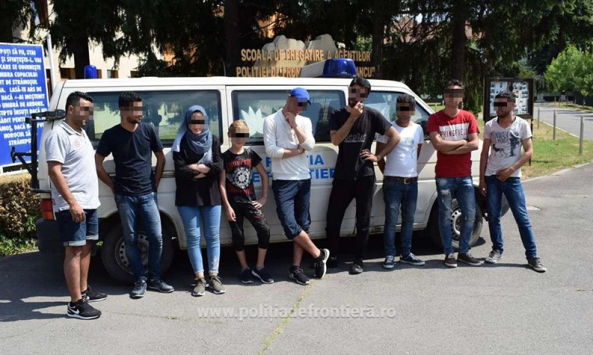Două călăuze şi nouă migranţi, depistaţi de poliţiştii de frontieră de la Valea lui Mihai   