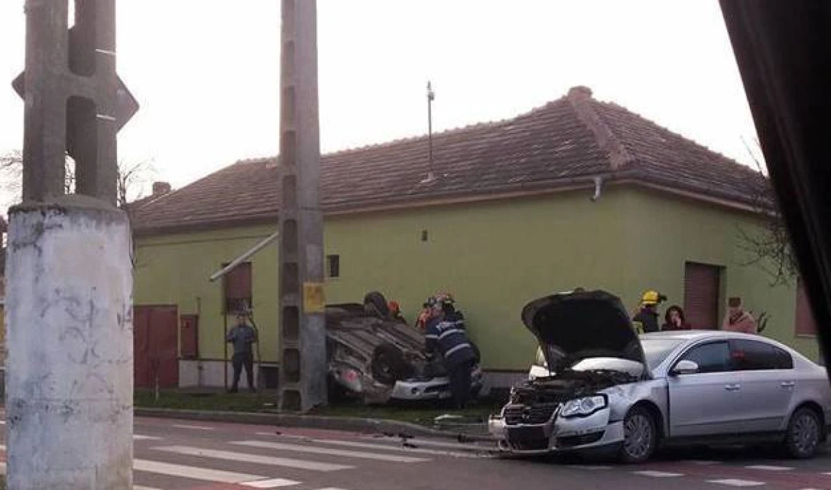 Două persoane au ajuns la spital, în urma unui accident petrecut în Arad