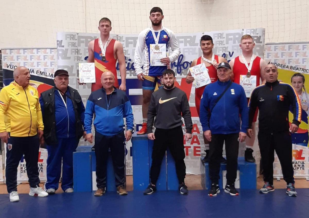 Două prezențe arădene pe podiumul național de lupte, la categoria U17 (FOTO)