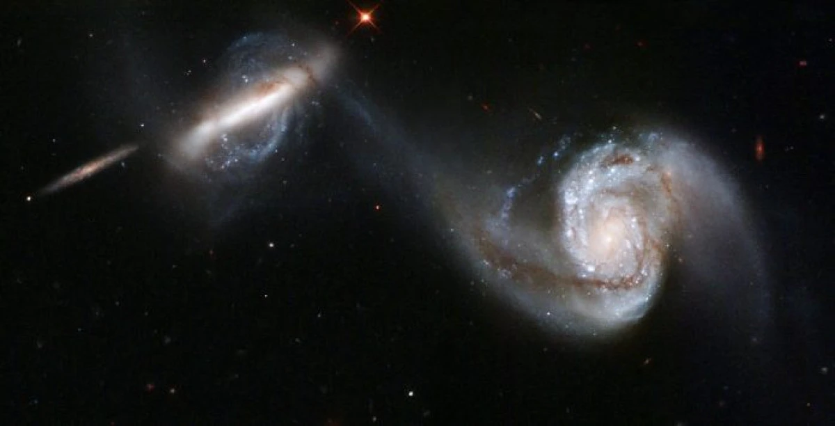Două roiuri de galaxii urmează să se ciocnească