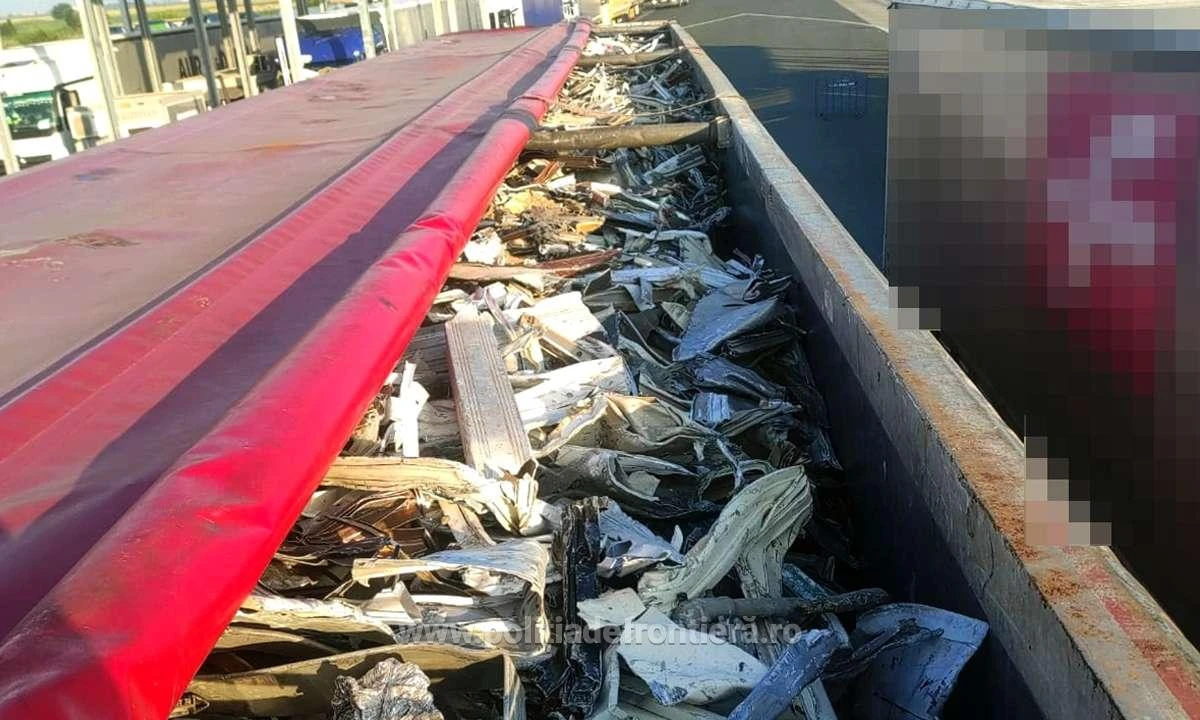 Două TIR-uri cu 43 de tone de deșeuri aduse din Italia și Austria, oprite la Nădlac