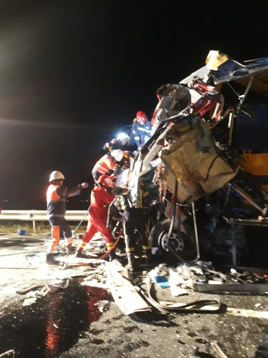 Două TIR-uri s-au făcut praf la Nădlac