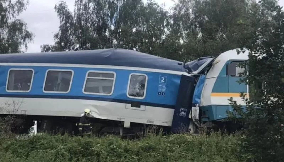 Două trenuri de pasageri s-au ciocnit în Cehia: Doi oameni au murit, alți peste 40 sunt răniți