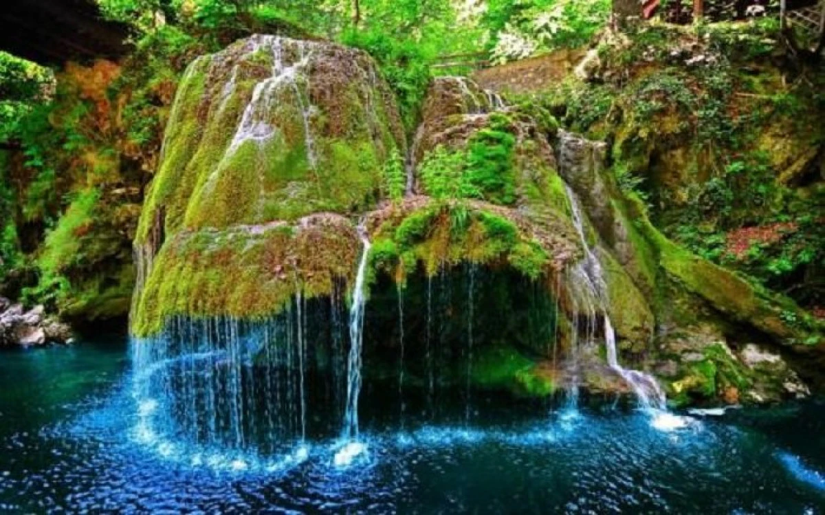 Dragostea pentru natură face minuni. Cascada Bigăr a fost amenajată pentru turiști