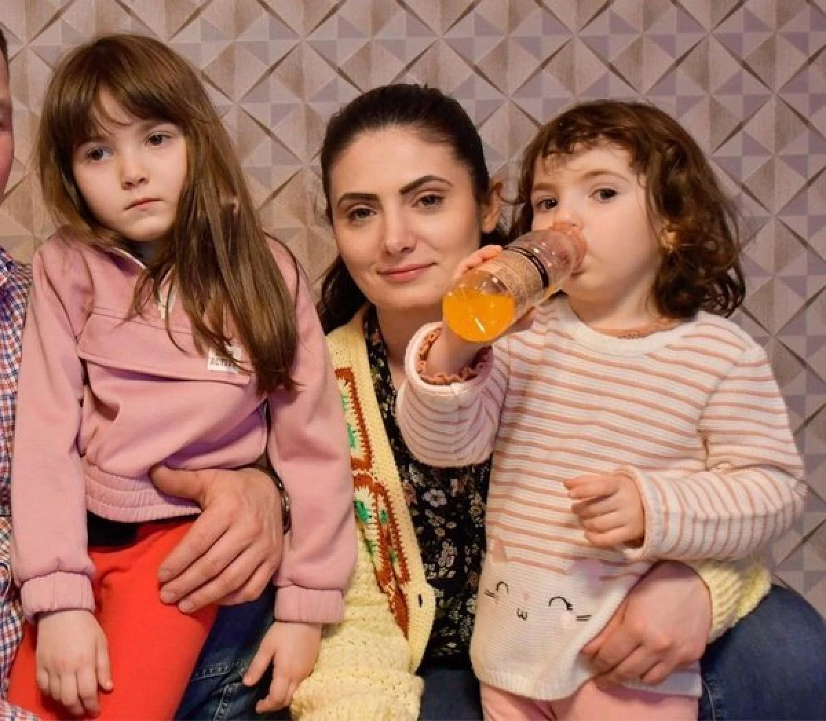 Drama unei educatoare îndrăgită de copii ei. Tânăra se luptă cu cancerul!