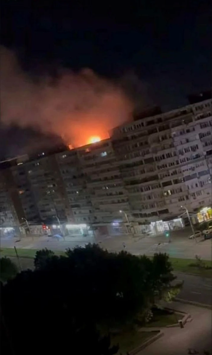 Dronă rusească prăbușită pe un bloc din Galați. Două persoane au fost rănite