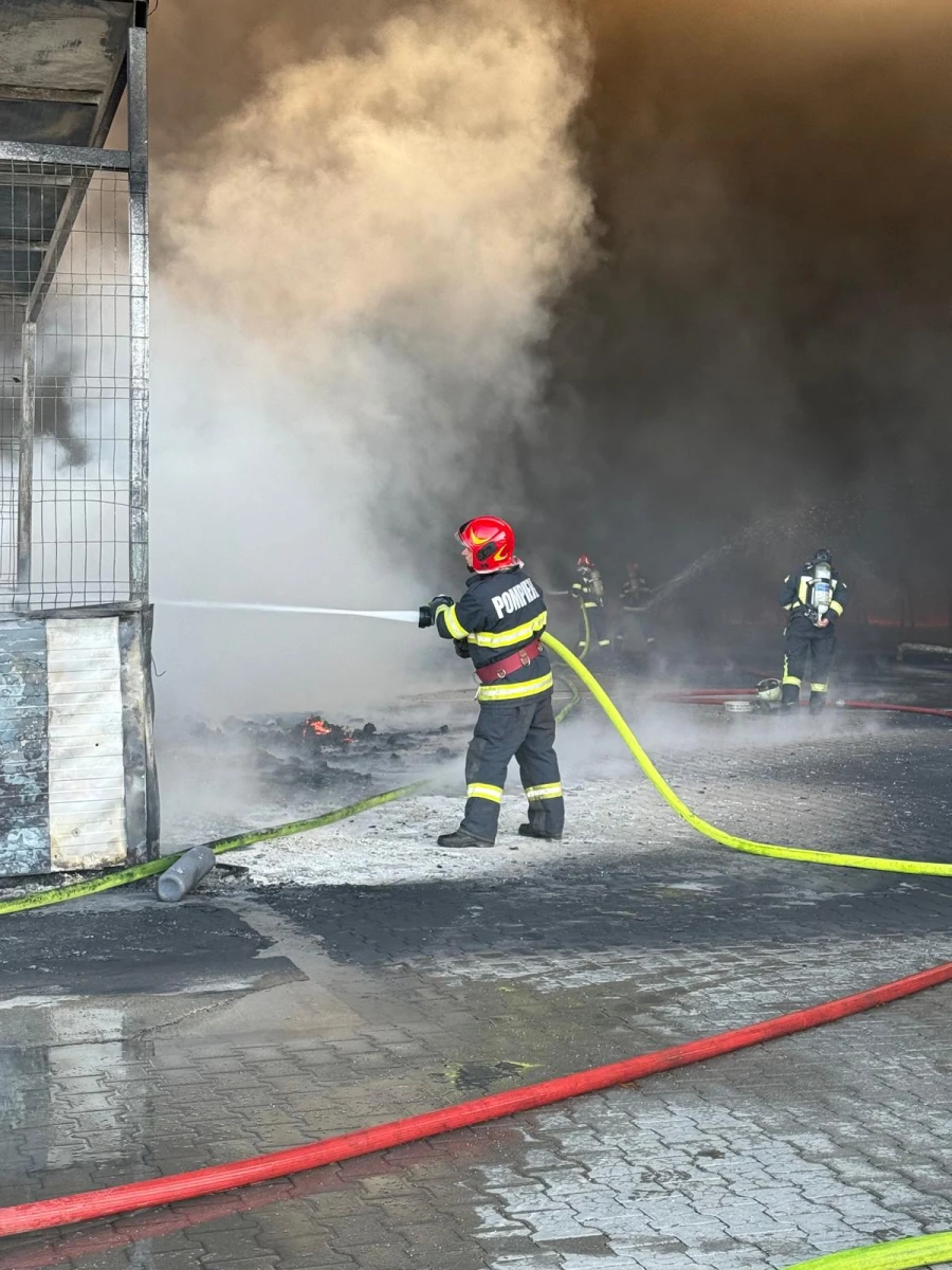 DSP Arad: Recomandări pentru populație după incendiul izbucnit la depozitul de polistiren 
