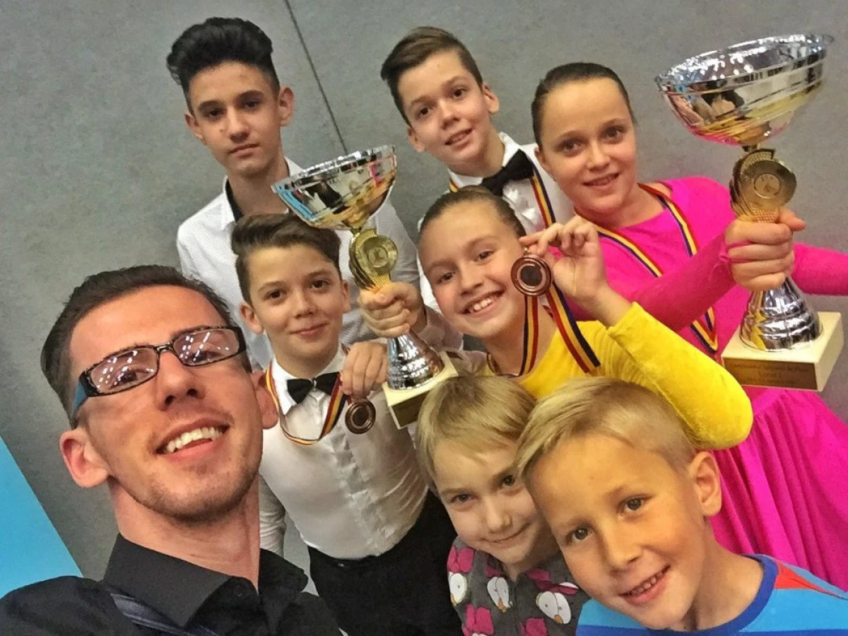 Dum Dance Team are campioni naţionali la dans sportiv
