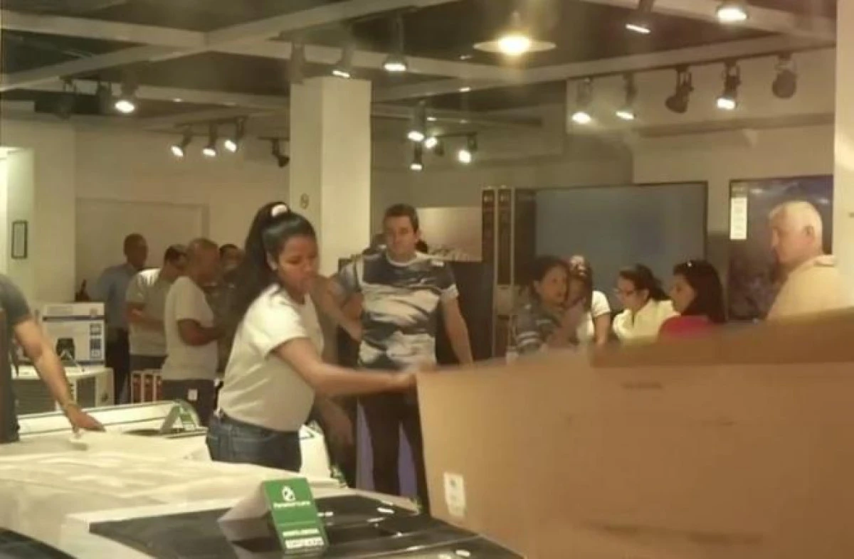 După 15 ani, în Cuba comunistă reapar magazinele în dolari