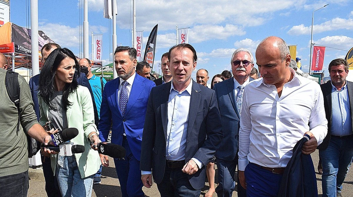 După ce s-a „îmbogățit“ cu vicepreședintele Falcă, Cîțu e pe făraș: PSD semnează moțiunea USR-AUR