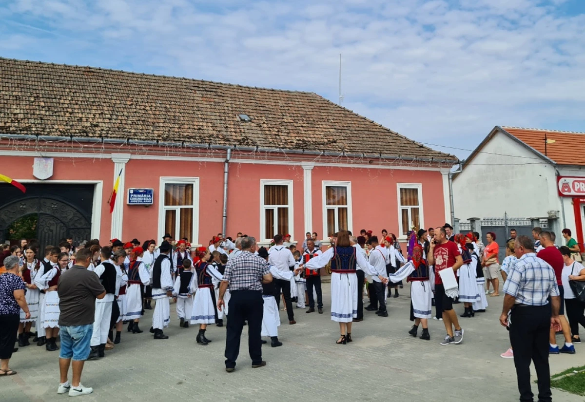 După doi ani de pandemie, Praznicul de Pită Nouă de la Beliu a strâns din nou mii de participanţi