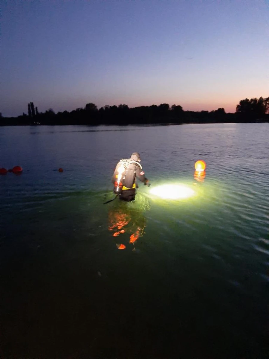 După două ore de căutări, cadavrul unui tânăr de 19 ani a fost găsit în lacul de la Ghioroc