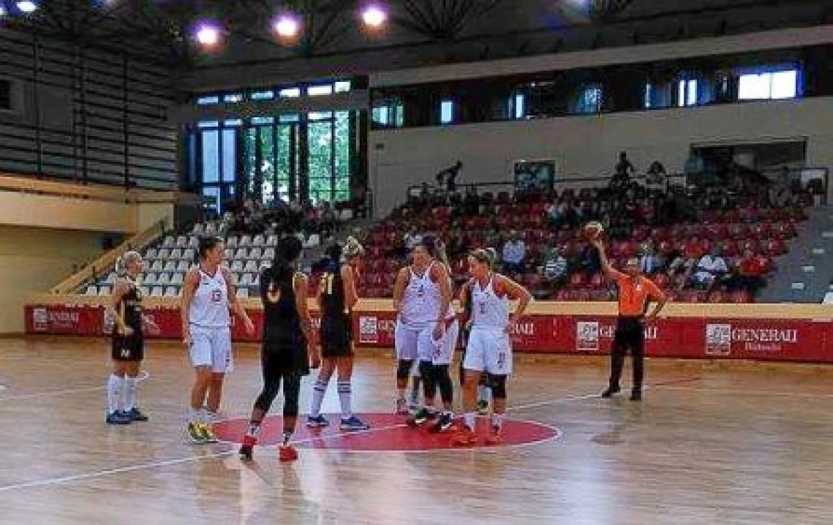 DVTK MISKOLC - UNIV.GOLDIS ICIM 79-64, INTR-UN AMICAL DISPUTAT IN UNGARIA