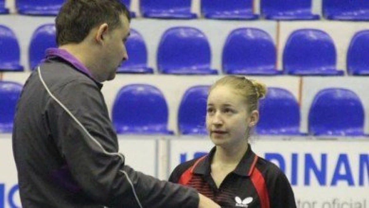 Echipa feminină secundă a CSM-ului, pe podiumul Diviziei A la tenis de masă