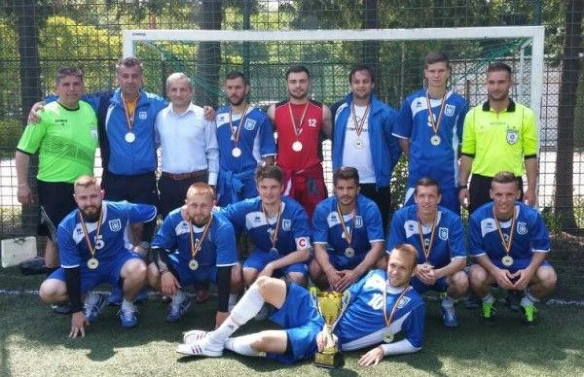 ECHIPA „UAV ” ARAD ESTE VICECAMPIOANA UNIVERSITARA LA MINIFOTBAL