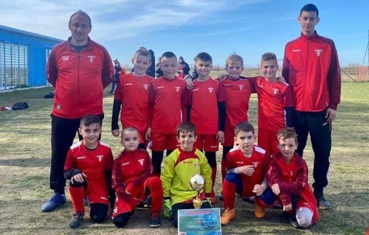 Echipele arădene s-au întors cu medalii de la Vest Cup, UTA 2014 a pus mâna pe trofeu!