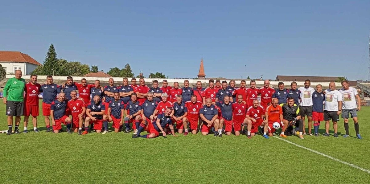 Echipele de old boys de la FC Bihor și UTA au jucat în memoria lui Dumitru Burescu