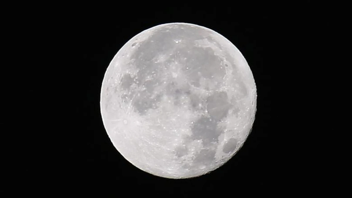 Eclipsă de Lună prin penumbră, vizibilă astăzi în România