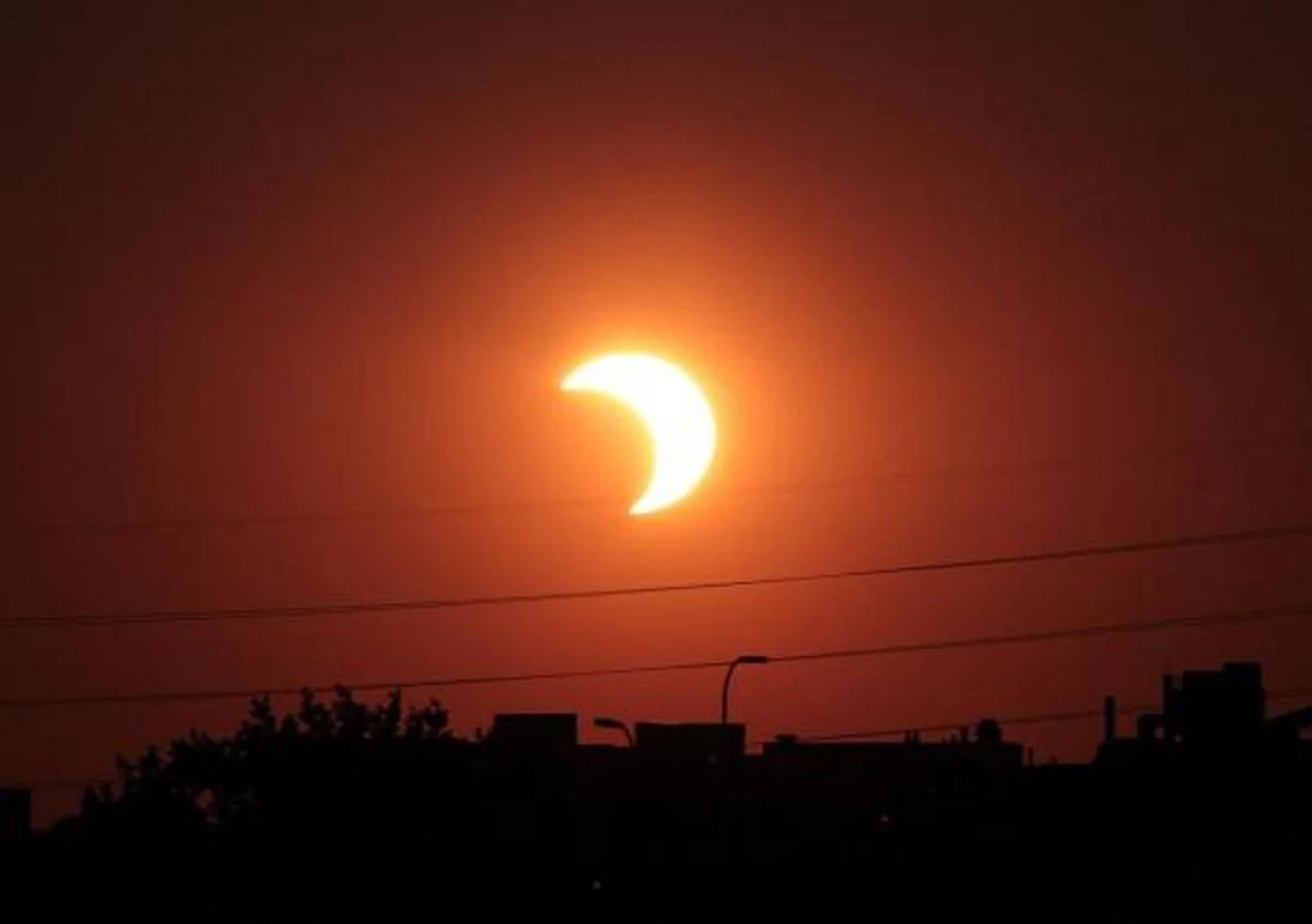 ECLIPSA PARTIALA DE SOARE, UN SPECTACOL ASTRONOMIC RAR