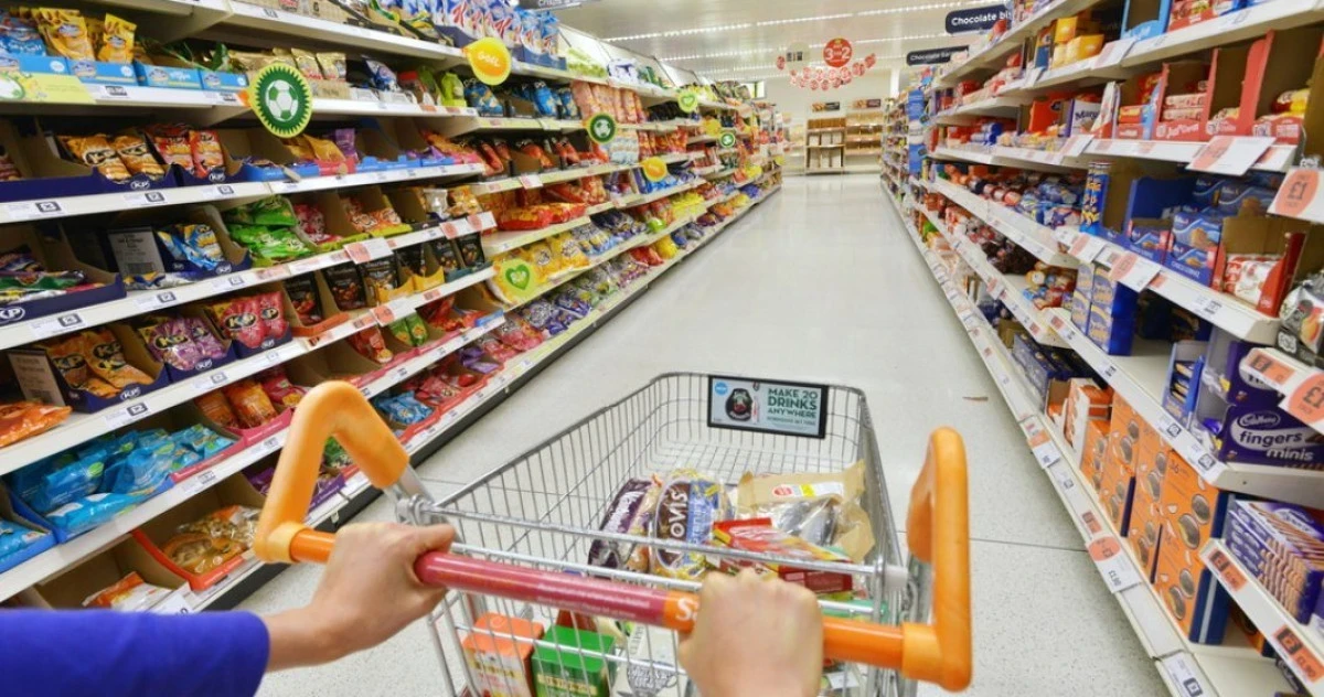 Economia continuă să încetinească: Consumul populației a scăzut pentru a 11-a lună consecutiv