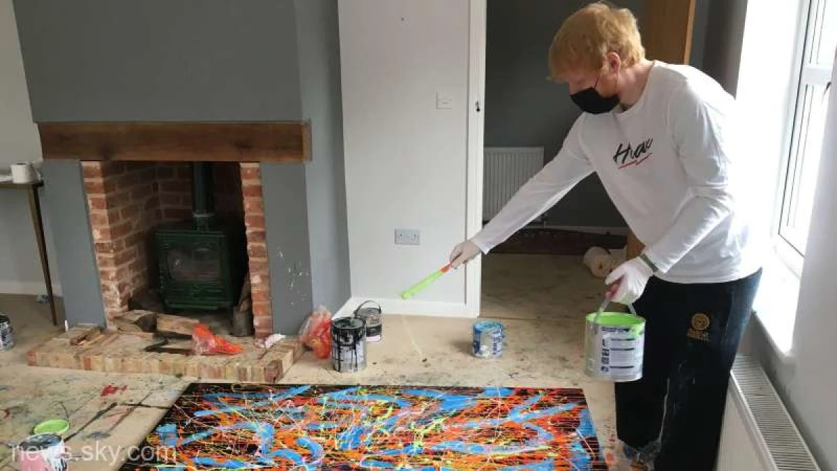 Ed Sheeran vinde una dintre picturile sale de artă abstractă în scopuri caritabile