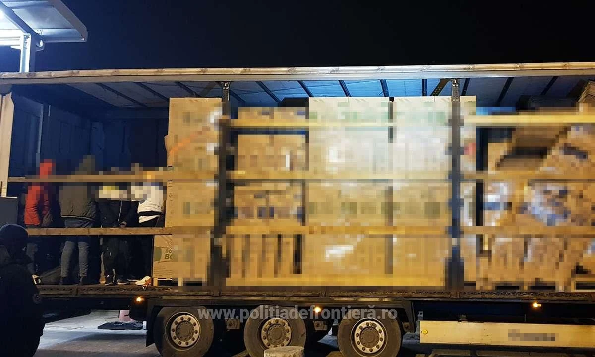 Efectul Schengen, la Nădlac: alți 59 de migranţi, găsiți ascunşi în două TIR-uri