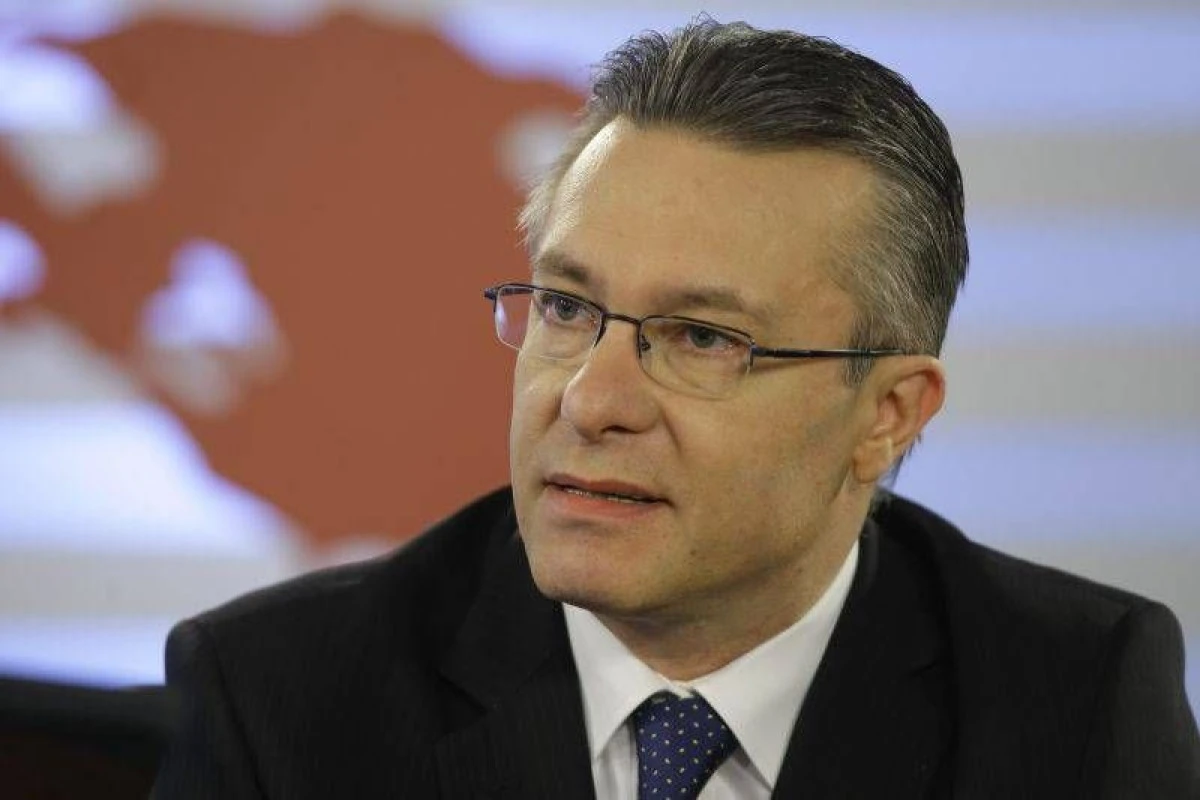 ELENA BASESCU: ELENA UDREA INTERZICE STRANGEREA DE SEMNATURI PENTRU CRISTIAN DIACONESCU FILIALELOR PMP