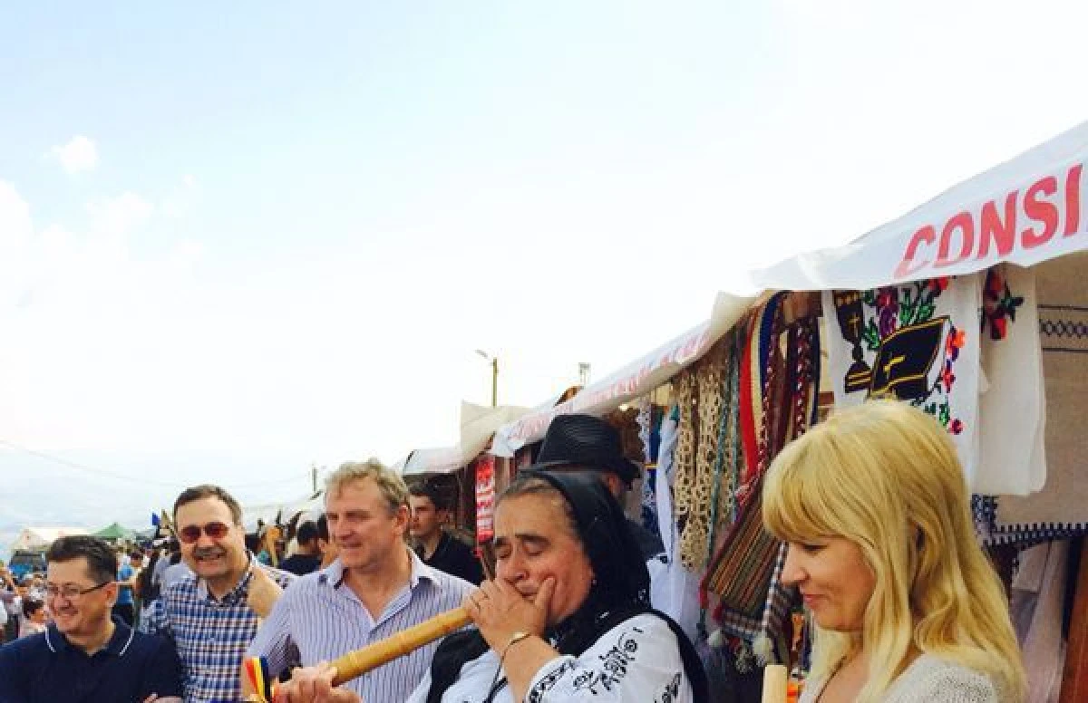 ELENA UDREA, BAIE DE MULTIME PE MUNTELE GAINA