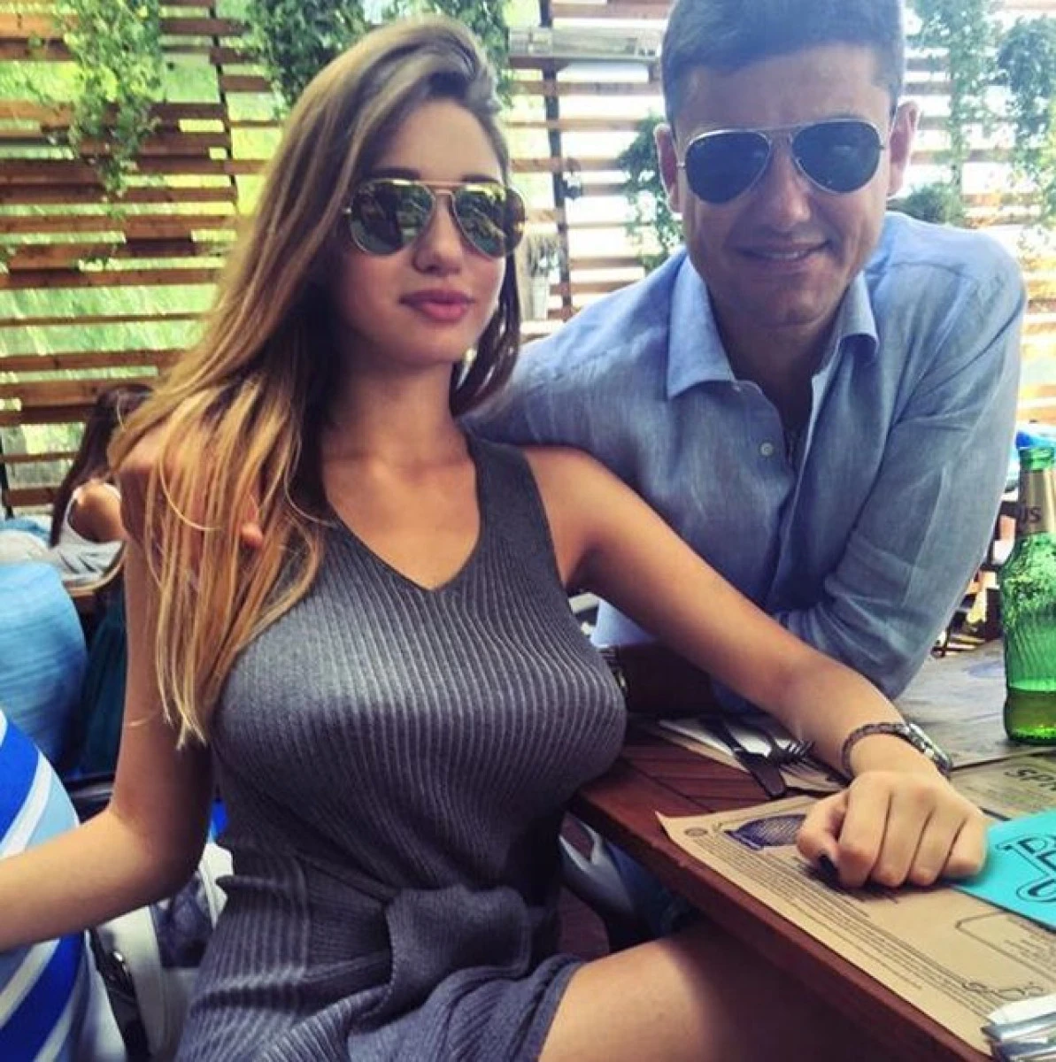 "ELEVA LUI BOUREANU" A IESIT DIN CASA FARA SUTIEN! CUM S-A AFISAT LAURA DINCA, NOUA IUBITA A AFACERISTULUI