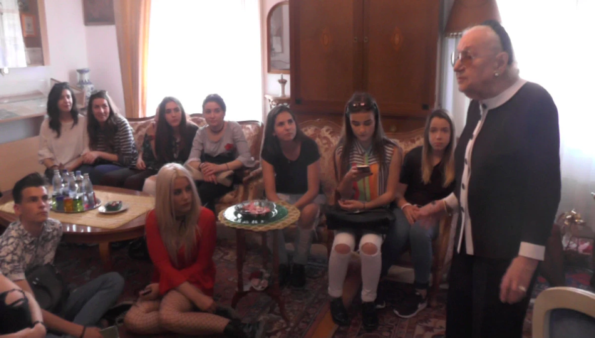 Elevi, în vizită la Centrul de Cercetare a Literaturii Argheziene din cadrul UVVG