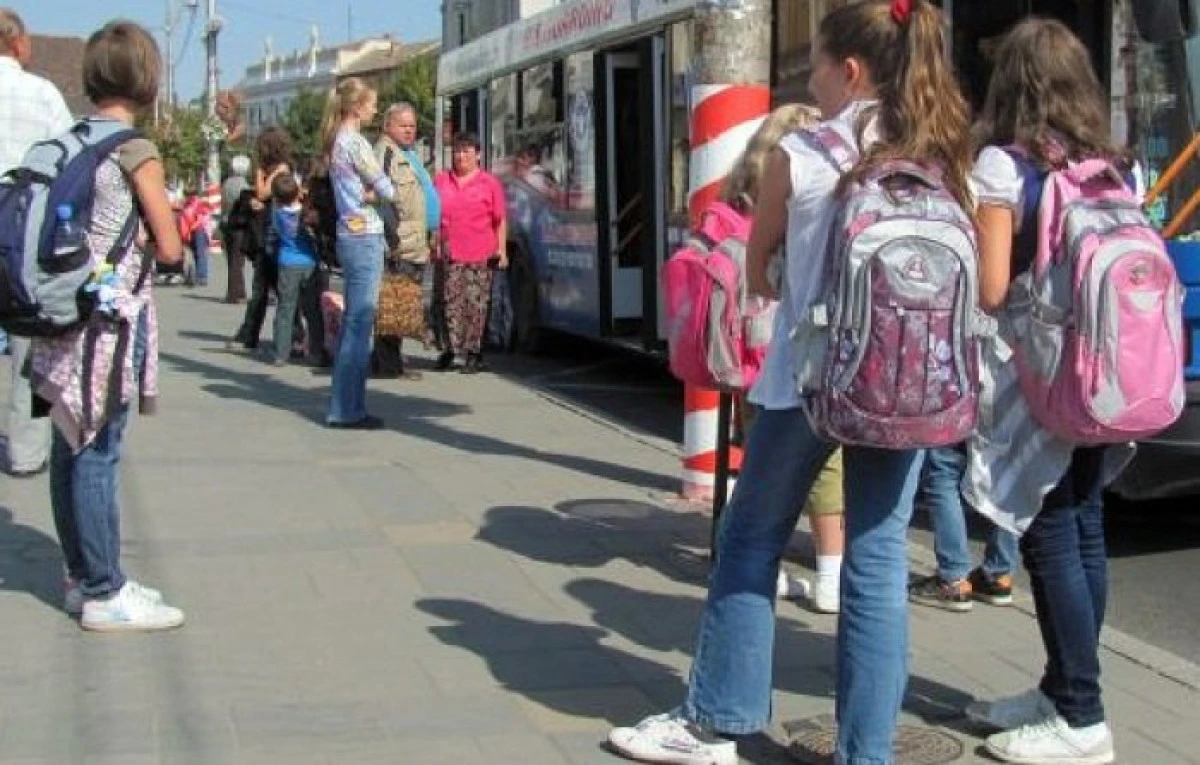Elevii ar putea beneficia de o reducere mai mare de 50% pentru transportul în comun