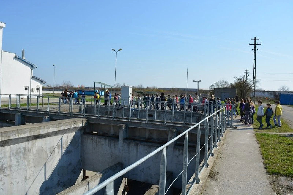 Elevii arădeni, în vizită la Staţia de Epurare a apei din Arad