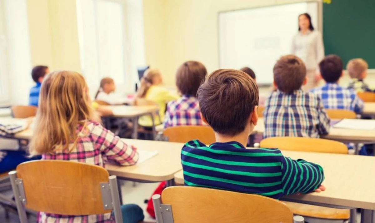 Elevii care vor primi burse în anul școlar 2023-2024. Metodologia de acordare, publicată în Monitorul Oficial