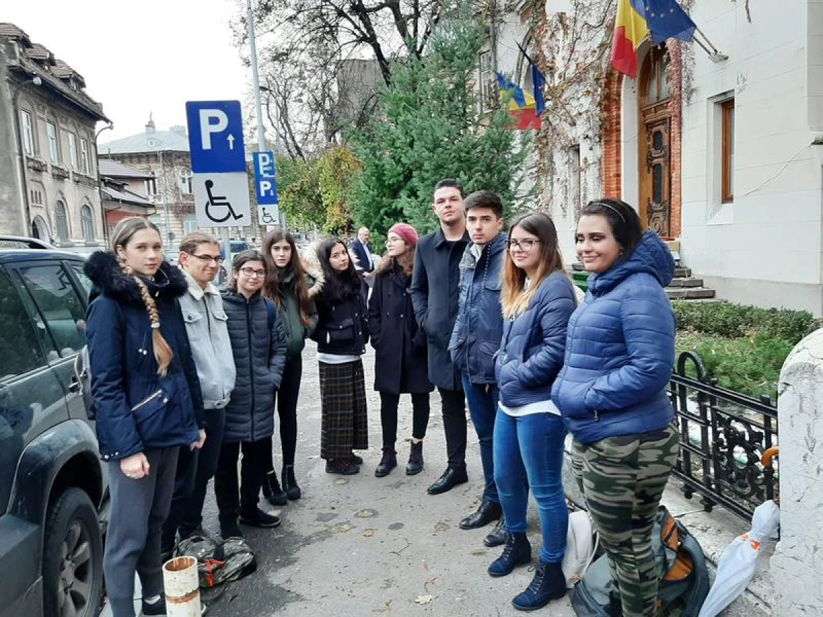 Elevii cer ca bursa minimă să fie de 200 de lei