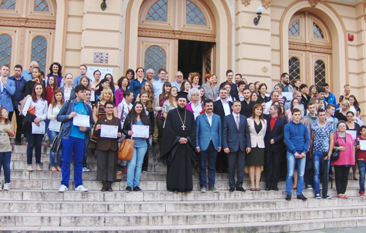 ELEVII CU REZULTATE LA OLIMPIADE AU FOST PREMIATI DE ISJ SI CJA