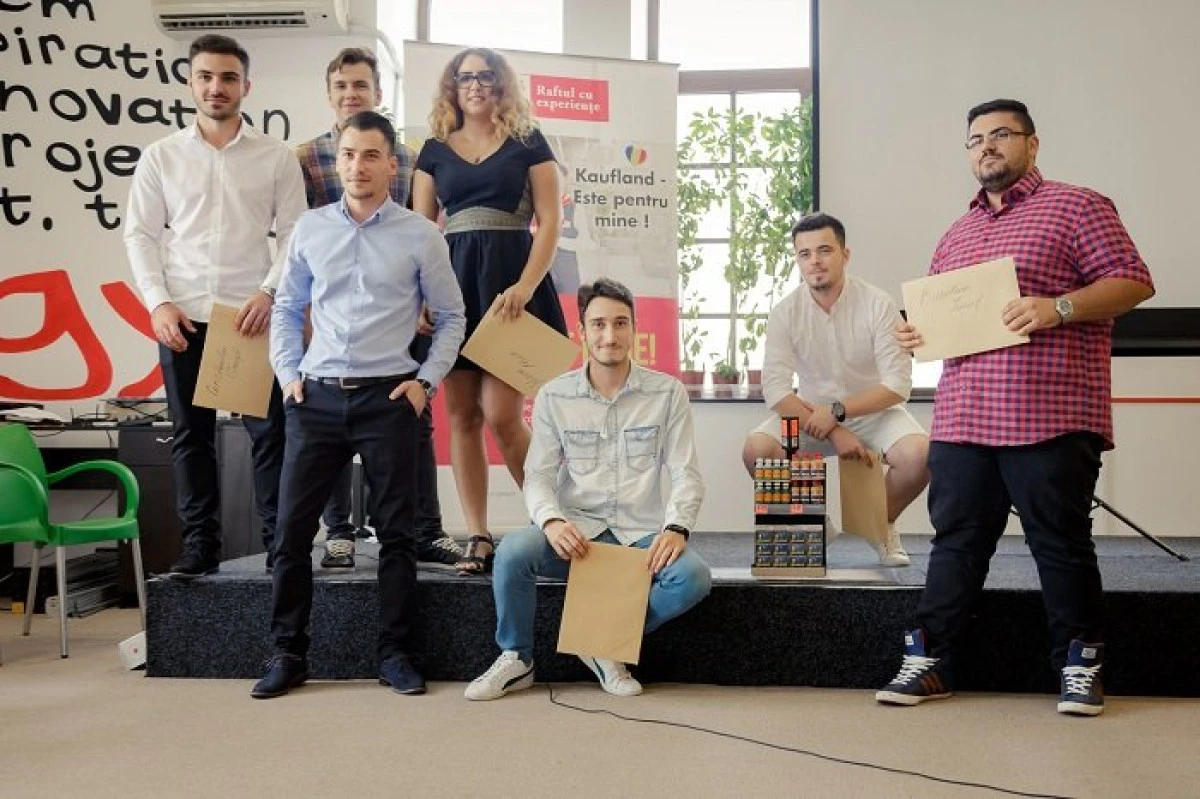 Elevii de clasa a XI-a din Arad fac un salt în carieră prin participarea la un Altfel de program: ”Raftul cu experienţe”, ediţia 2017