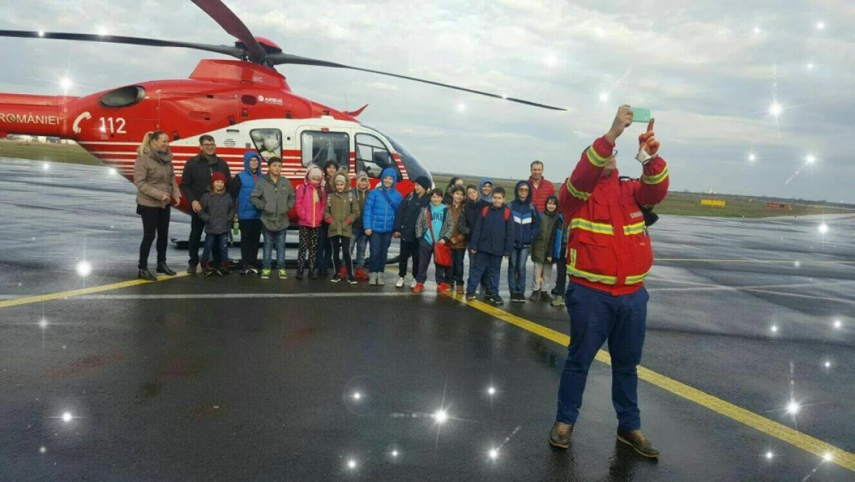 Elevii de la „Mihai Eminescu“ au văzut cum arată un aeroport fără avioane
