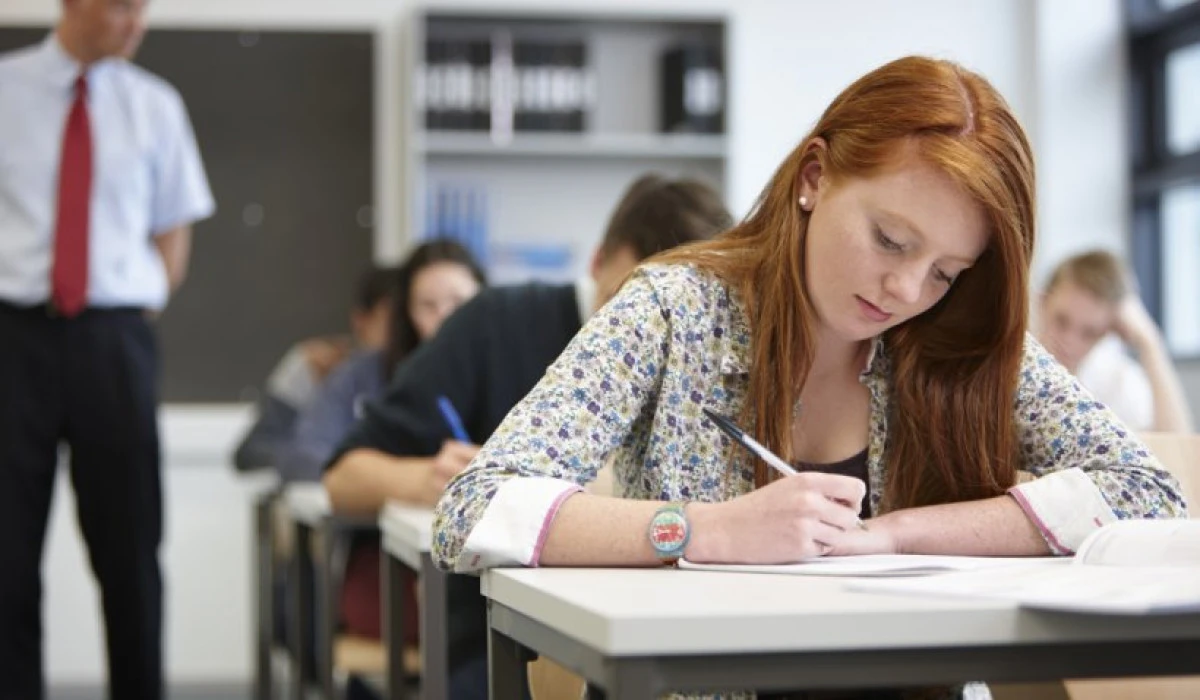 Elevii de nota 10 la Bacalaureat și Evaluarea Națională vor primi stimulente financiare