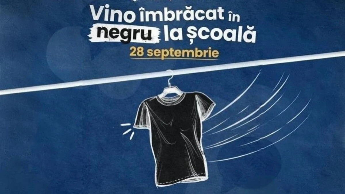 Elevii protestează, îmbrăcați în negru, față de obligativitatea uniformelor școlare